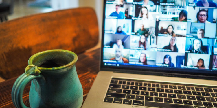 Assistant(e) : peut-on être salarié(e) et auto-entrepreneur(e) ?