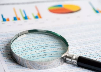 Assistante freelance et fonctionnaire, sans aucune incompatibilité