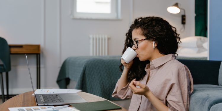 Télétravail et management : comment superviser sans étouffer ?