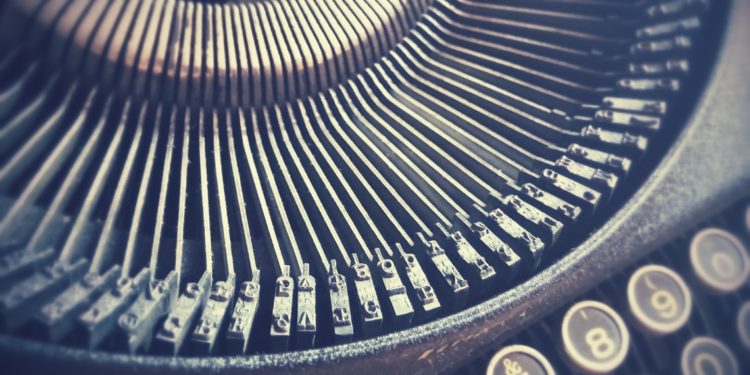 L’assistant(e) aux mille et un clichés