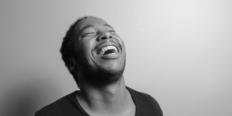 Pourquoi le rire devrait-il faire partie de votre journée de travail ?