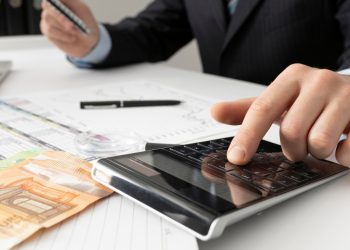 François Bayrou déclenche la polémique avec une nouvelle taxe sur les apprentis !