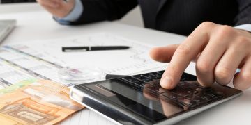 François Bayrou déclenche la polémique avec une nouvelle taxe sur les apprentis !