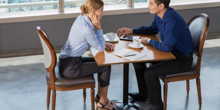 Recruter sans CV : une tendance qui bouscule les codes du marché de l’emploi