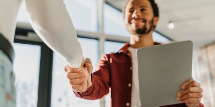 Comment créer un kit d’accueil pour les nouveaux collaborateurs ?